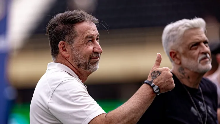 Augusto Melo, presidente do Corinthians, adota transparência e faz balanços mensais
