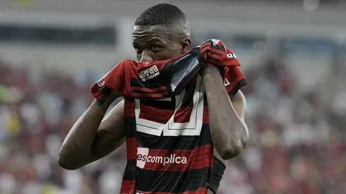 Vinicius Jr. atuando pelo Flamengo no Maracanã, no Campeonato Brasileiro de 2018. Foto: Alexandre Loureiro/Getty Images)