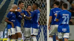 Jogadores do Cruzeiro comemoram gol durante partida contra a Tombense, pela semifinal do Campeonato Mineiro. Foto: Fernando Moreno/AGIF