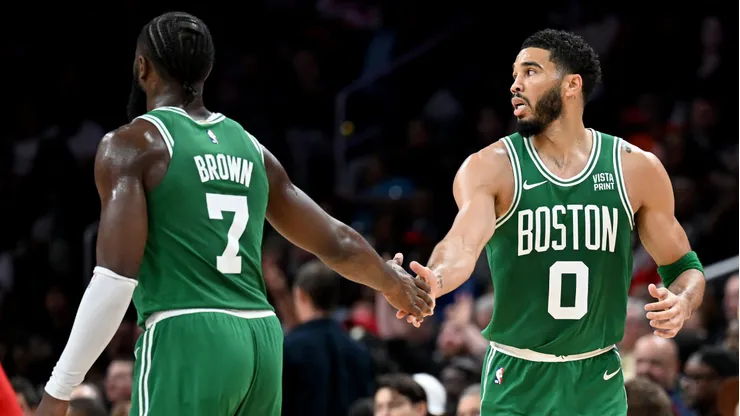 Jaylen Brown e Jayson Tatum: destaques da grande campanha do Boston Celtics (Foto: Greg Fiume/Getty Images)