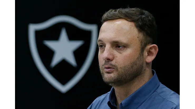 Plano A na mesa! John Textor encontra nome ideal para substituir Mazucco no Botafogo
