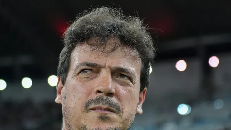 Fernando Diniz durante partida contra o Sampaio Corrêa; Técnico recebeu resposta da Nação.