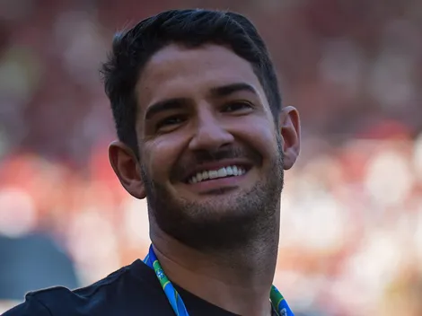 Alessandro Barcelos é questionado por torcedor sobre a contratação de Alexandre Pato