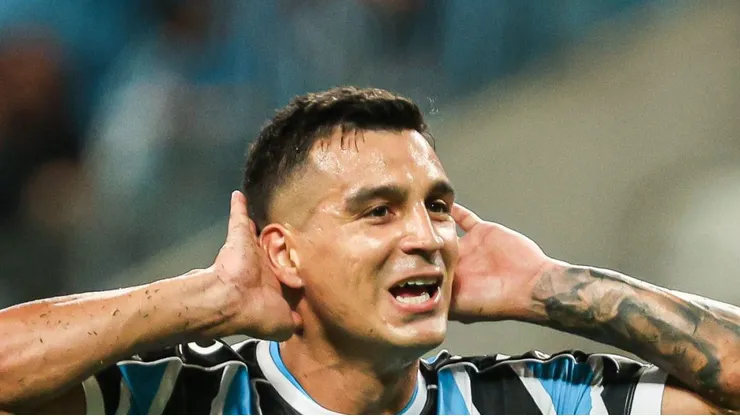 Franco Cristaldo comemora seu gol durante partida contra o Brasil de Pelotas no estadio Arena pelo campeonato Gaucho 2024.