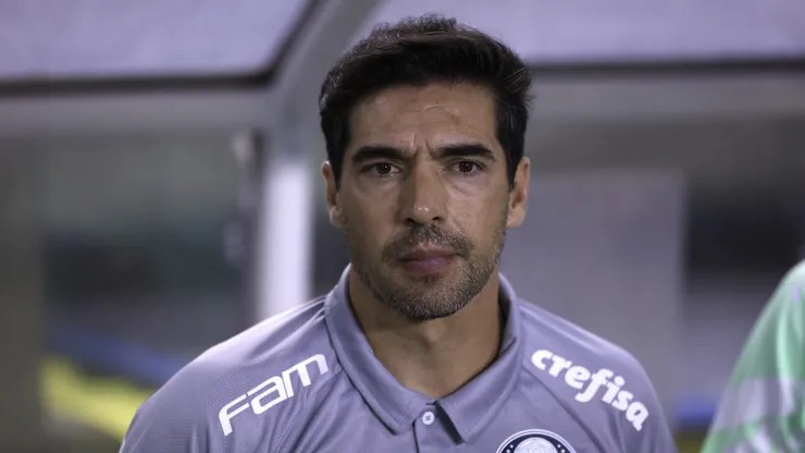 Treinador resolveu alterar o elenco disponível para o estadual