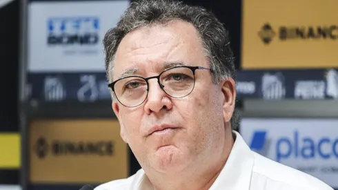 Marcelo Teixeira durante coletiva de imprensa realizada na Vila Belmiro.