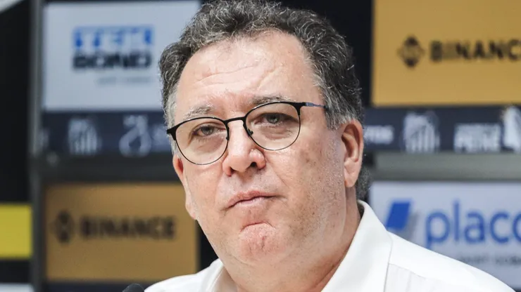 Marcelo Teixeira durante coletiva de imprensa realizada na Vila Belmiro.