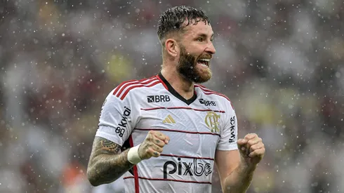 Léo Pereira, zagueiro titular absoluto de Tite, contra o Fluminense pelo Campeonato Carioca. Foto: Thiago Ribeiro/AGIF