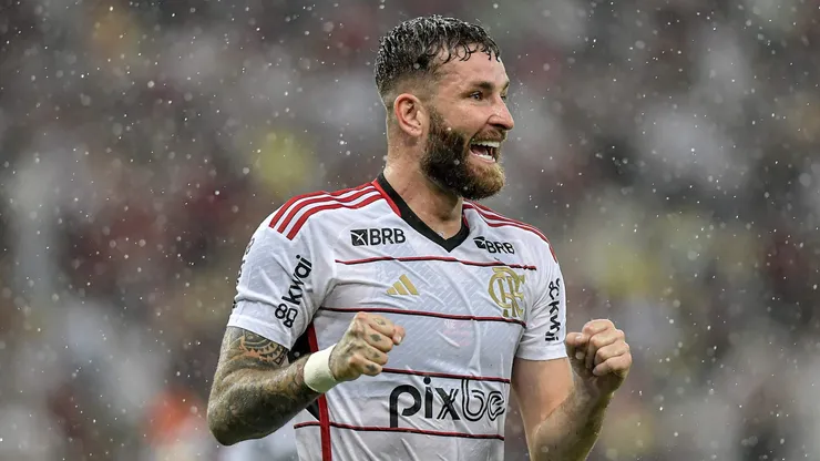 Léo Pereira, zagueiro titular absoluto de Tite, contra o Fluminense pelo Campeonato Carioca. Foto: Thiago Ribeiro/AGIF