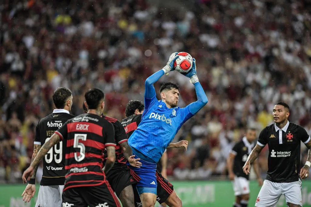 O goleiro Rossi, do Flamengo, em clássico contra o Vasco, no Maracanã, pelo Campeonato Carioca. Foto: Thiago Ribeiro/AGIF