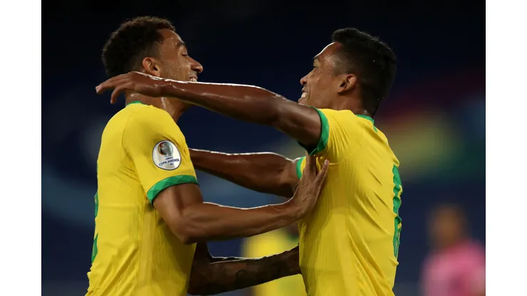 Foto: Buda Mendes/Getty Images - Lateral da Seleção pode jogar no São Paulo com ajuda de Muricy
