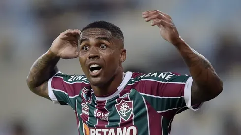 Foto: Alexandre Loureiro/AGIF - Douglas Costa desfalca o Fluminense em clássico contra o Flamengo