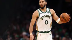 Em casa, o Boston Celtics venceu o Phoenix Suns e confirmou vaga nos play-offs com antecedência (Foto: Maddie Meyer/Getty Images)