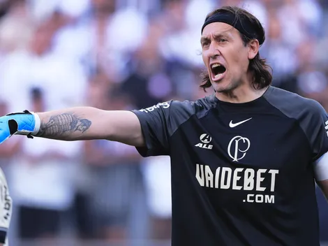 Cássio é flagrado dando bronca em Fagner em vitória do Corinthians