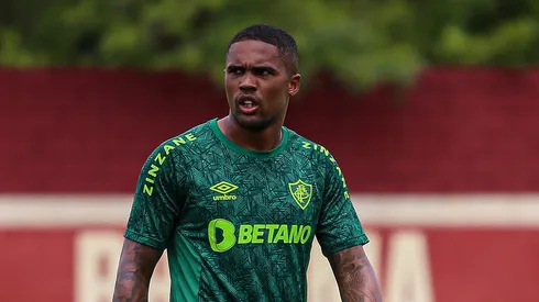 Douglas Costa se lesionou no Clássico contra o Botafogo e virou problema nas Laranjeiras