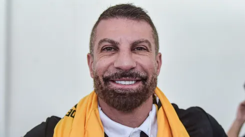 O presidente está em reunião para conseguir acordo para o Vasco