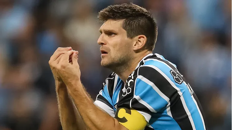 Kannemann revelou que cogitou deixar o Grêmio