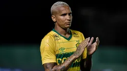 Deyverson, do Cuiabá, durante partida contra a Portuguesa-RJ, pela Copa do Brasil 2024 - Foto: Thiago Ribeiro/AGIF