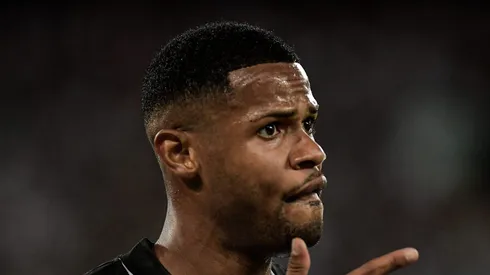 Junior Santos comemora seu gol durante partida contra o Aurora no estadio Engenhao pelo campeonato Copa Libertadores 2024.