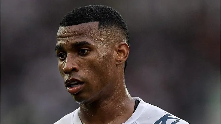 RJ - RIO DE JANEIRO - 26/11/2023 - BRASILEIRO A 2023, BOTAFOGO X SANTOS - Jean Lucas jogador do Santos durante partida contra o Botafogo no estadio Engenhao pelo campeonato Brasileiro A 2023. Foto: Thiago Ribeiro/AGIF