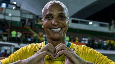 Deyverson comemorando a classificação do Cuiabá para a terceira fase da Copa do Brasil, após confronto contra a Portuguesa/RJ, no dia 12/03/2024.