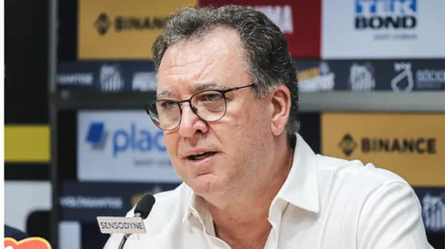 Marcelo Teixeira, presidente do Santos, durante entrevista na Vila Belmiro - Foto: Reinaldo Campos/AGIF