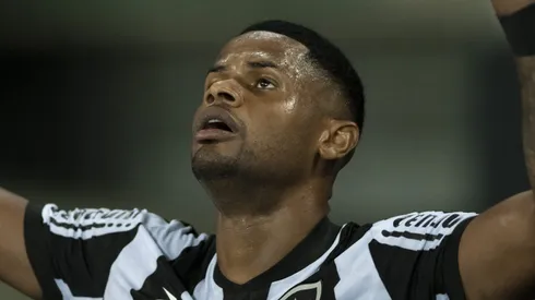 Junior Santos tem se destacado pelo Botafogo. Foto: Jorge Rodrigues/AGIF