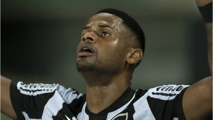 Junior Santos tem se destacado pelo Botafogo. Foto: Jorge Rodrigues/AGIF