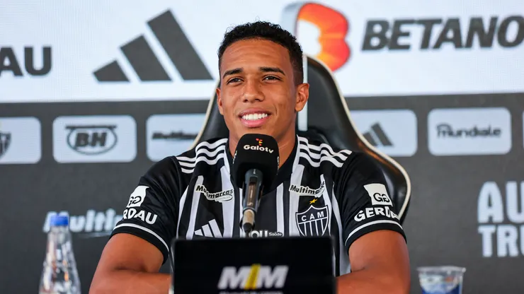 Palacios, novo reforço do Atlético, durante apresentação na Cidade do Galo - Foto: Pedro Souza/CAM