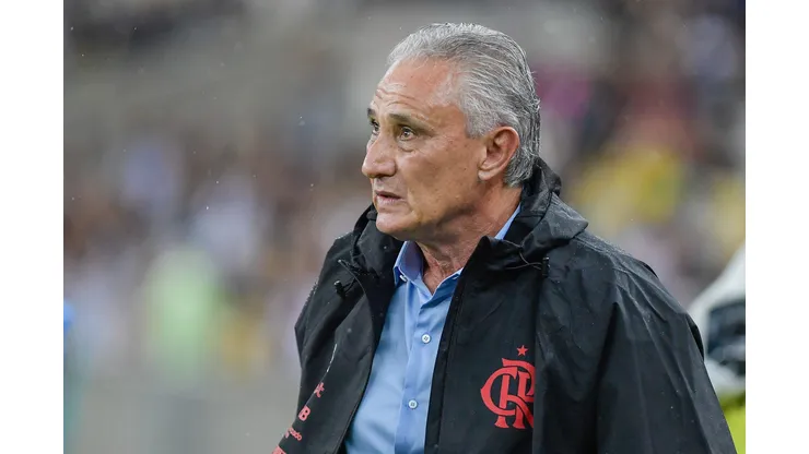 RJ - RIO DE JANEIRO - 04/02/2024 - CARIOCA 2024, VASCO X FLAMENGO - Tite tecnico do Flamengo durante partida contra o Vasco no estadio Maracana pelo campeonato Carioca 2024. Foto: Thiago Ribeiro/AGIF