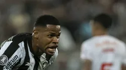 Junior Santos comemora seu gol durante partida contra o Bragantino pelo campeonato Copa Libertadores 2024.