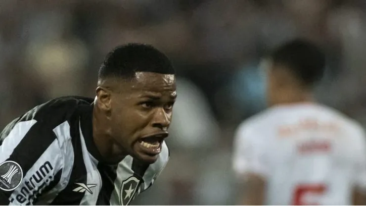 Junior Santos comemora seu gol durante partida contra o Bragantino pelo campeonato Copa Libertadores 2024.