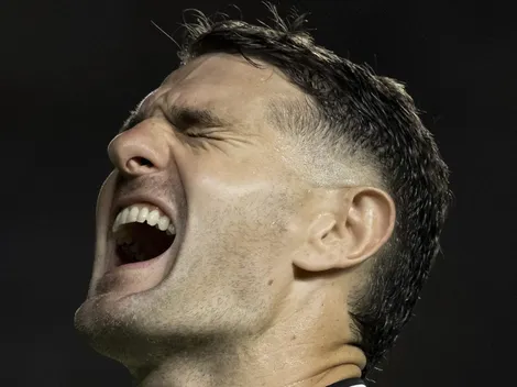 Escolha do Vasco por Clayton entre os titulares impactou diretamente no jogo de Vegetti, que não foi eficiente