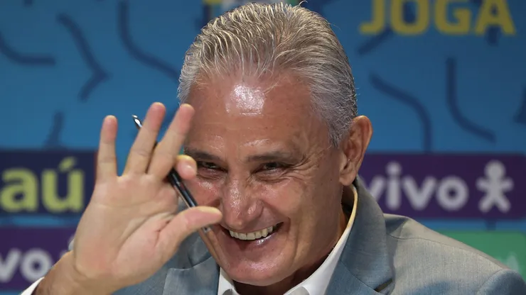 Tite é um entusiasta do futebol de Oscar e vem buscando a contratação no Flamengo