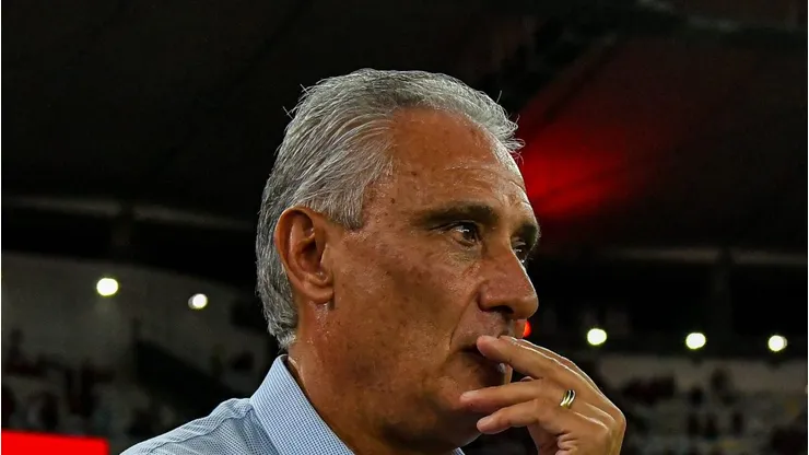 Tite durante partida contra o Fluminense no estadio Maracana pelo campeonato Carioca 2024.