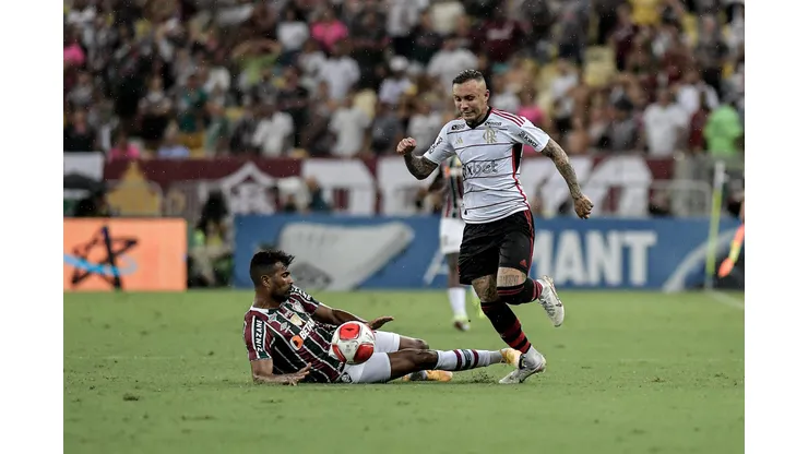 Foto: Thiago Ribeiro/AGIF - Thiago Santos foi expulso após entrada em Everton Cebolinha