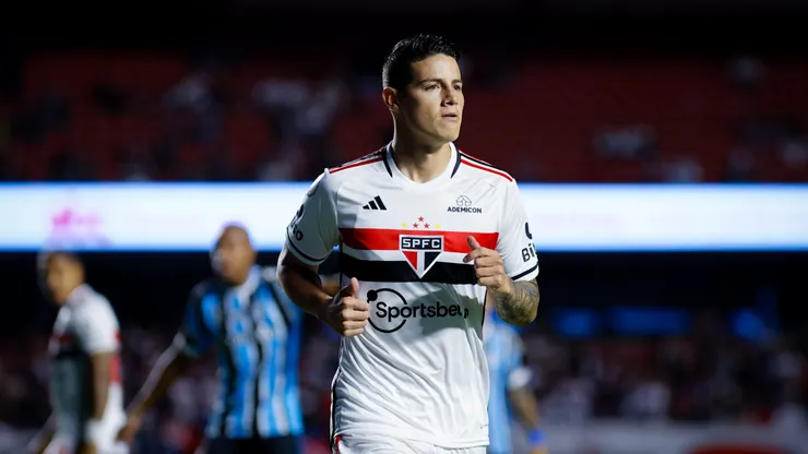 James Rodríguez voltou a ser relacionado e já pede uma vaga entre os titulares