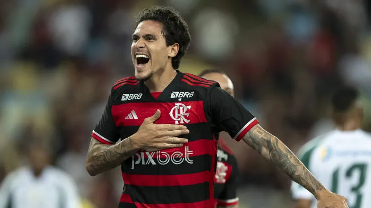 Flamengo comemora gol diante do Boavista. Centroavante vive bom momento