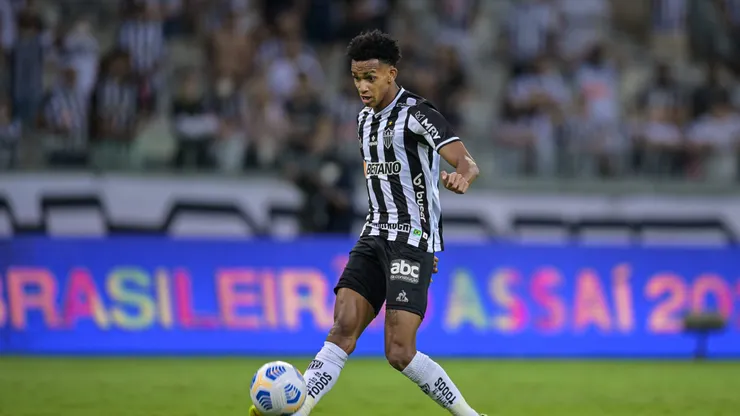 Dylan Borrero durante a rápida passagem pelo Galo
