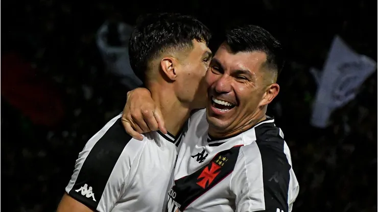 Galdames e Medel foram surpreendidos no Vasco. Foto: Thiago Ribeiro/AGIF