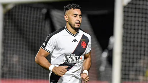 Payet durante a partida do Vasco com o Água Santa. Jogador é o principal atleta do clube