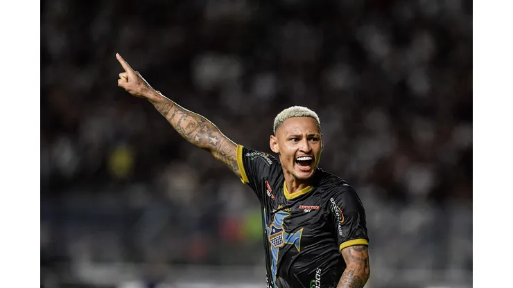 Neilton, jogador do Água Santa, durante jogo em São Januário na Copa do Brasil. Foto: Thiago Ribeiro/AGIF