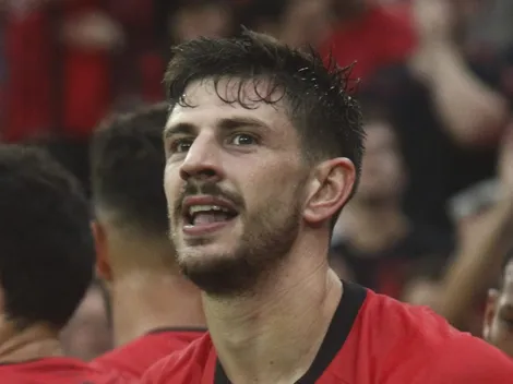 Torcida do Athletico critica Di Yorio e dificuldade do atacante no jogo aéreo