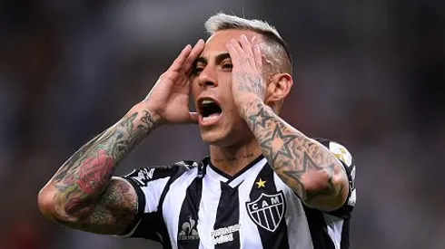 Eduardo Vargas lamentando uma chance perdida em jogo do Atlético/MG contra o River Plate, na Libertadores de 2021, no dia 18/08. Foto: Yuri Edmundo-Pool/Getty Images