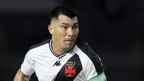 Medel e Neílton discutem fora de campo - Foto: Jorge Rodrigues/AGIF