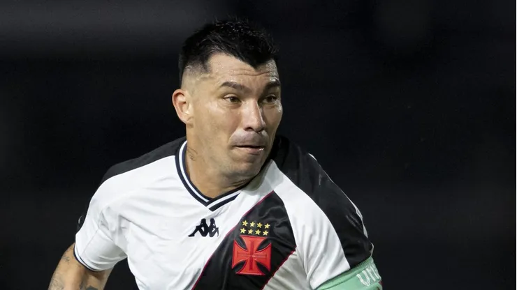 Medel e Neílton discutem fora de campo - Foto: Jorge Rodrigues/AGIF