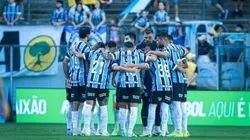 Jogadores do Grêmio durante a partida com o Guarany
