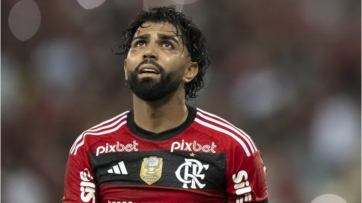 Gabigol voltou a preocupar o departamento médico e tem Dia D marcado no Ninho - Foto: Jorge Rodrigues/AGIF