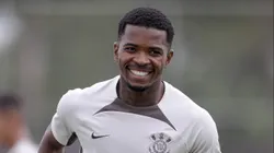 Cacá já apareceu treinando com o grupo após o anúncio oficial. Foto: Rodrigo Coca/Agência Corinthians.