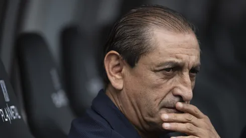 Ramón Díaz durante o clássico contra o Botafogo. O treinador fara mudança nos 11 iniciais